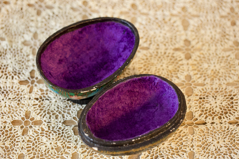 Vintage patterned Easter Egg holder