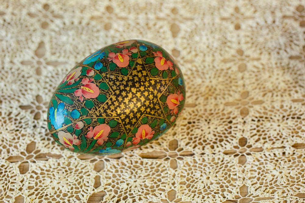 Vintage patterned Easter Egg holder