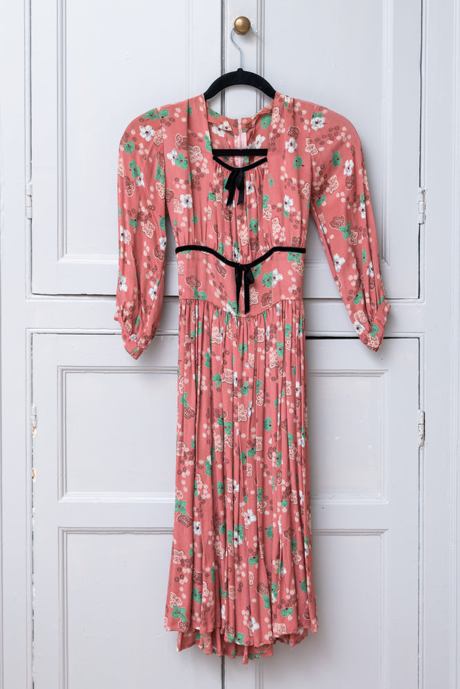 Vintage 1940s pink floral crepe dress
