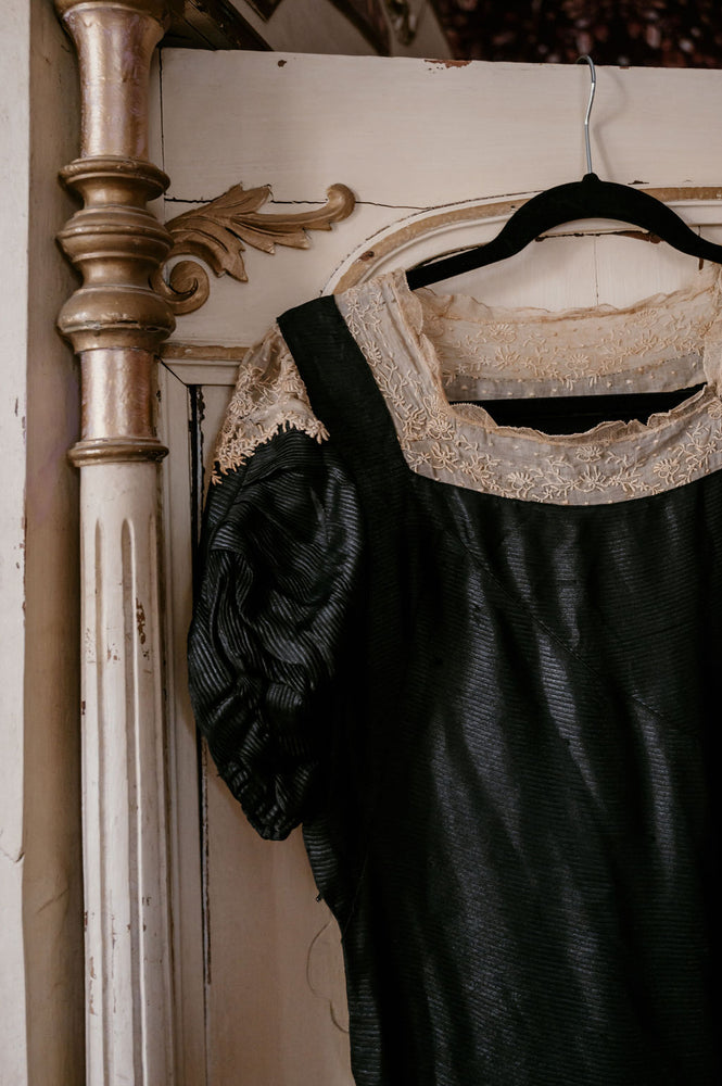 Vintage 1930s black and cream lace Dress