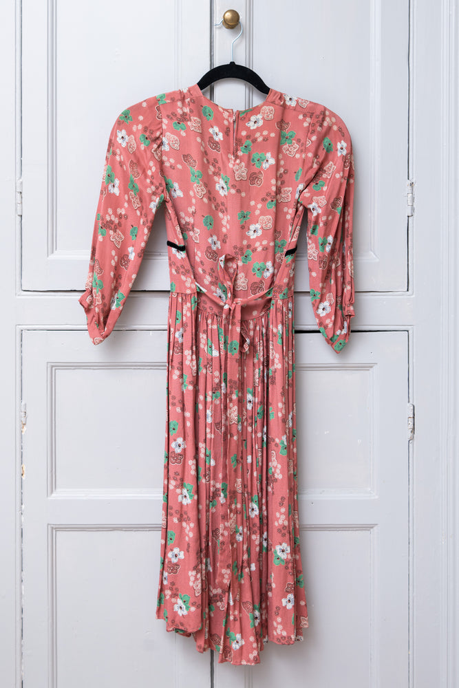 Vintage 1940s pink floral crepe dress