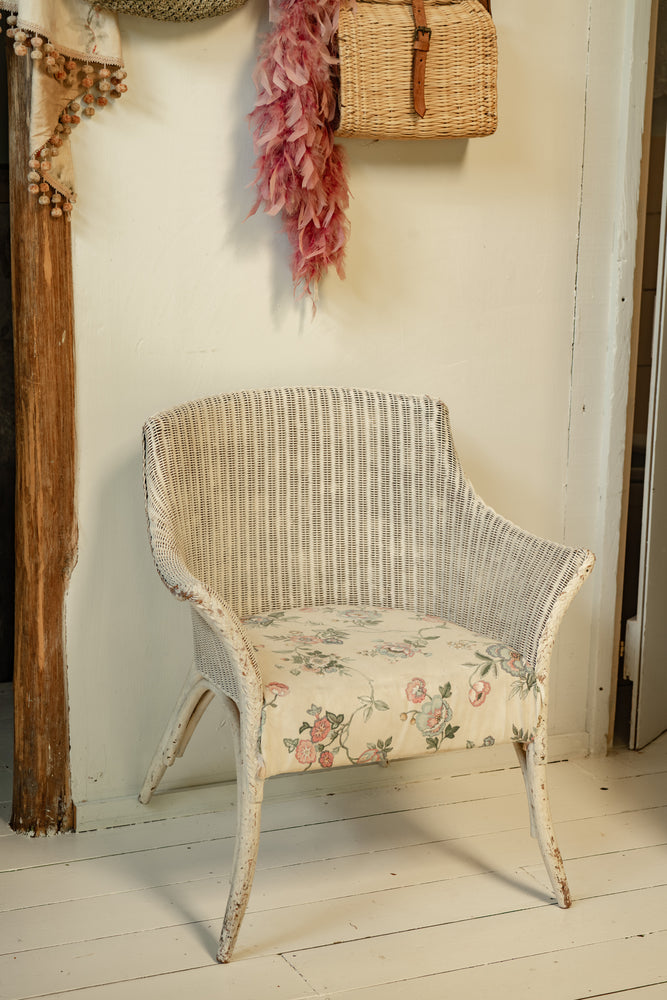 Vintage lloyd loom wicker chair