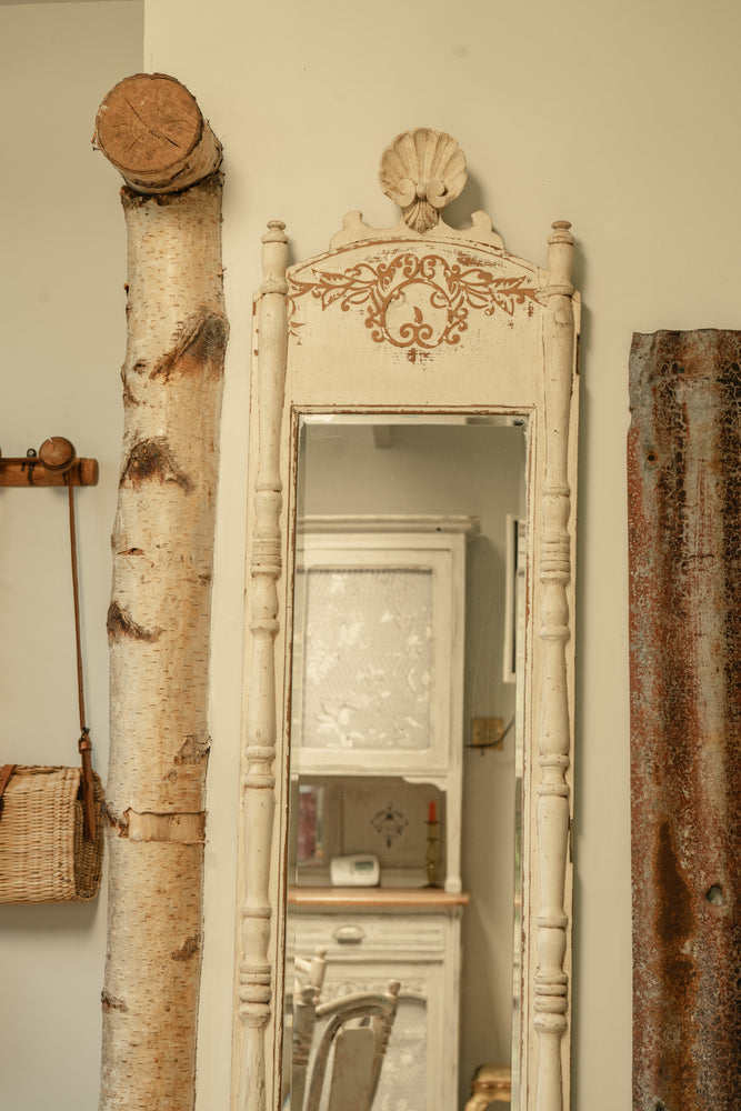 Antique cream mirror with shells