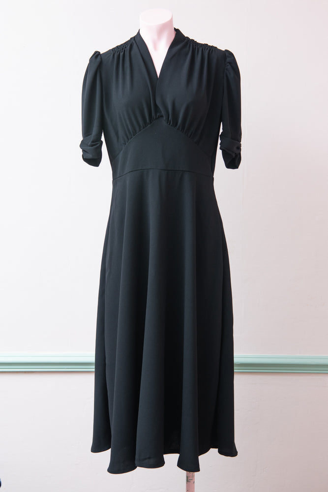 Black crepe midi Marilyn sample