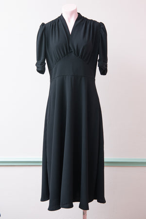 Black crepe midi Marilyn sample