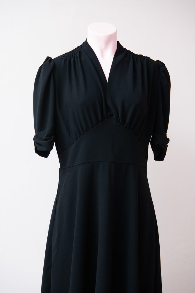 Black crepe midi Marilyn sample