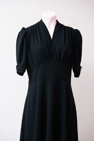 Black crepe midi Marilyn sample