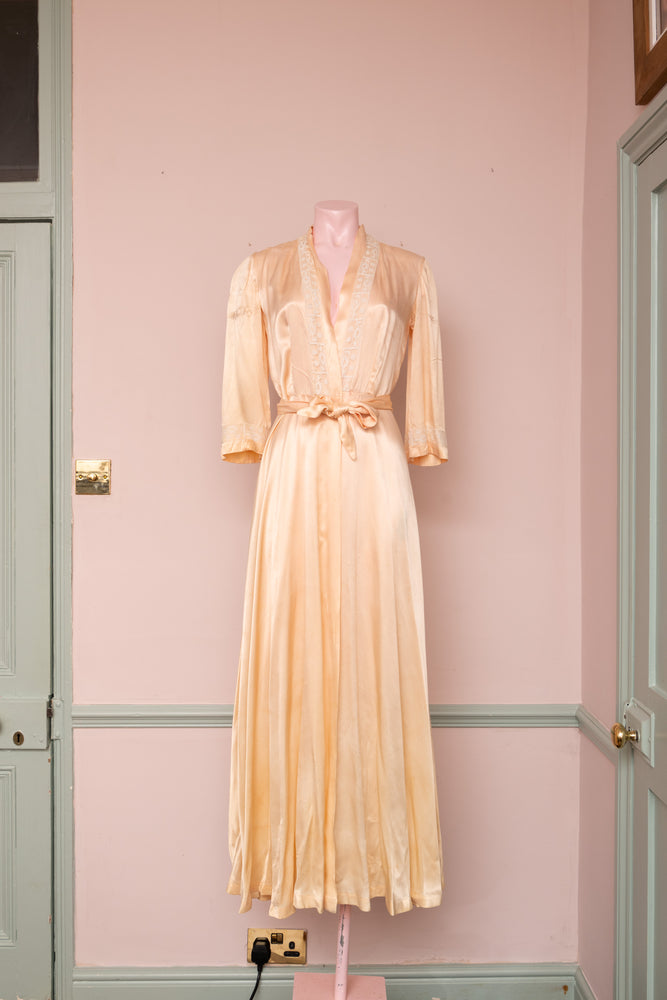 Vintage silk/satin 1930s peach dressing gown