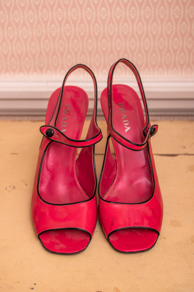 Vintage pink and black patent shoes