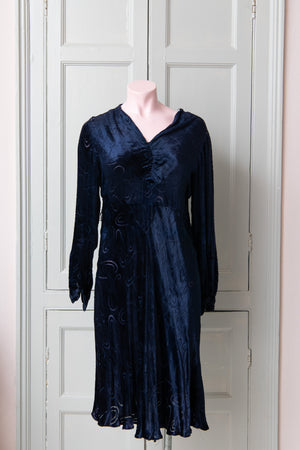 Vintage blue velvet knee length dress pearllowe Vintage blue velvet knee length dress pearllowe
