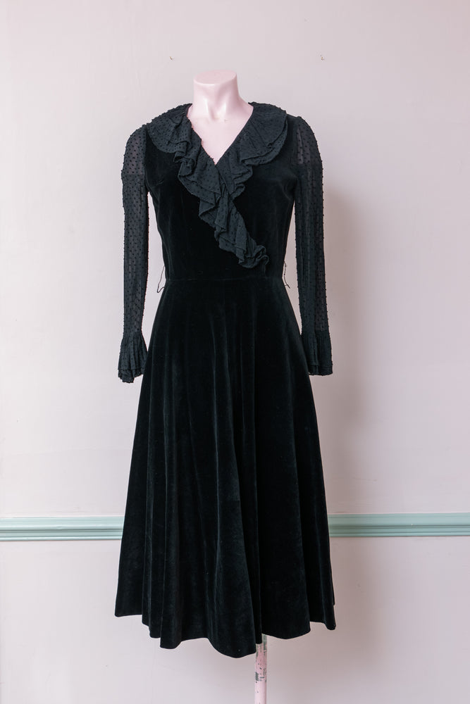 Original 1940s velvet dress with ruffle collar