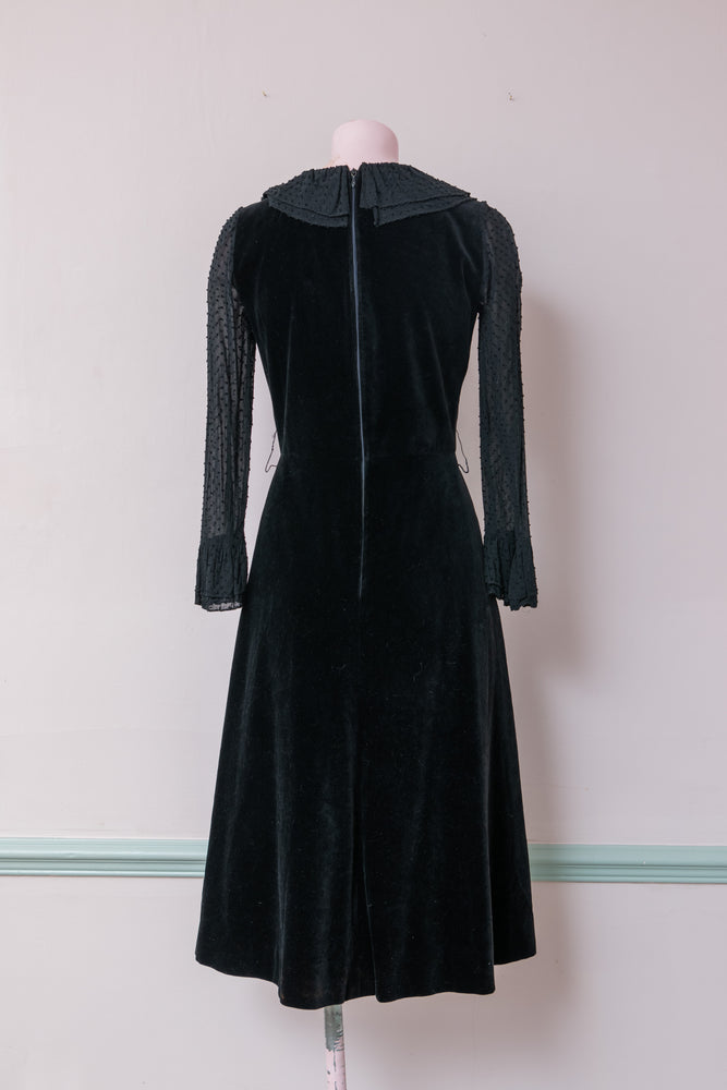 Original 1940s velvet dress with ruffle collar