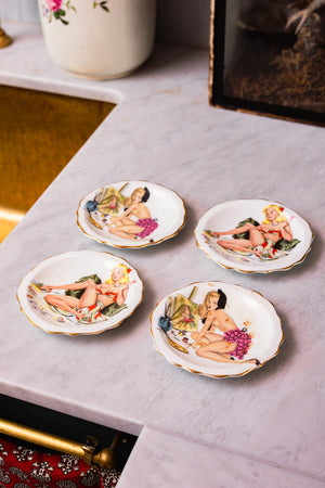 A set of 4 pin-up plates