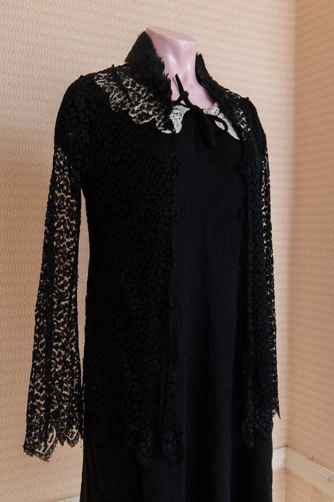 Antique 40s black lace jacket with faux fur collar