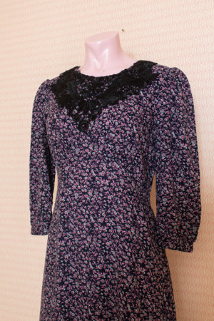 Pretty Vintage floral long sleeve dress with black lace collar