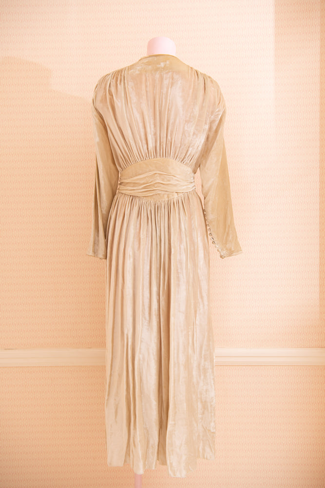 Antique Ivory velvet 20s/30s dress – pearllowe Antique Ivory velvet 20s/30s dress – pearllowe