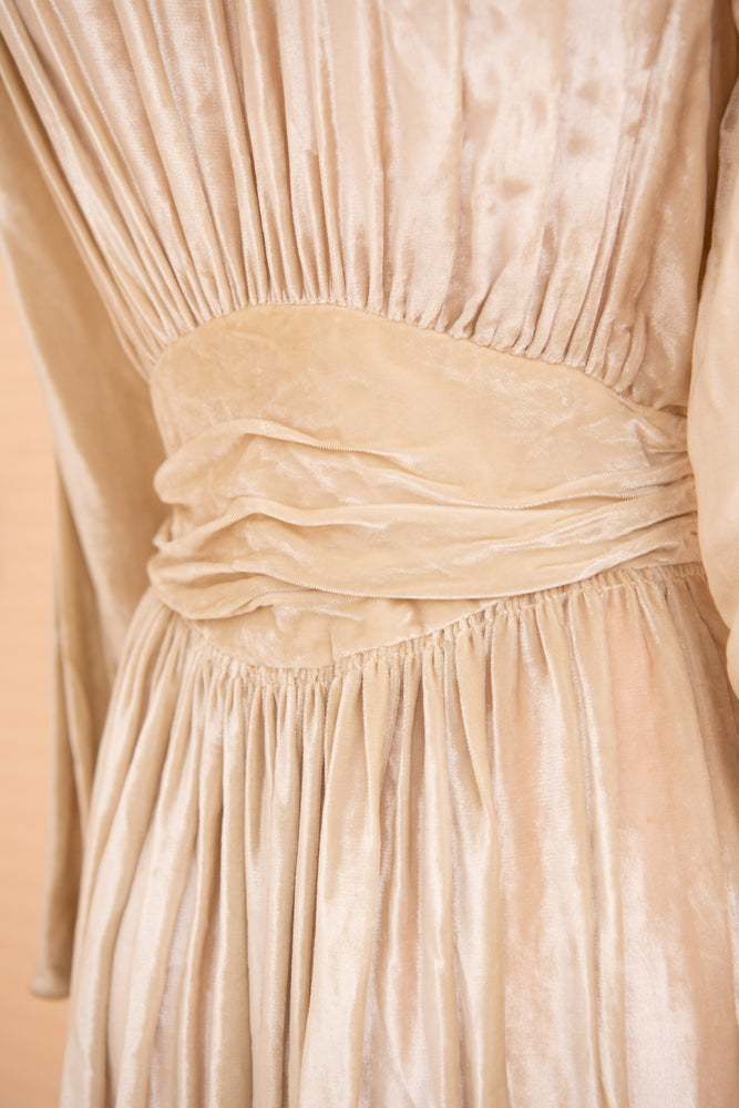 Antique Ivory velvet 20s/30s dress – pearllowe Antique Ivory velvet 20s/30s dress – pearllowe