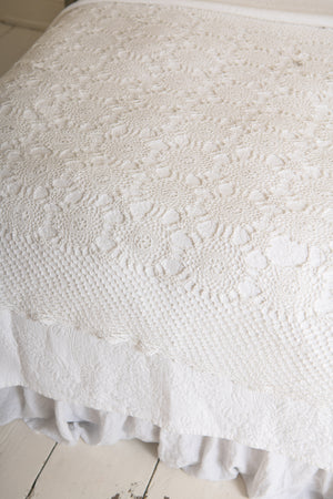 Sweet vintage white crochet bedspread! It has one mark! Please see photo’s!