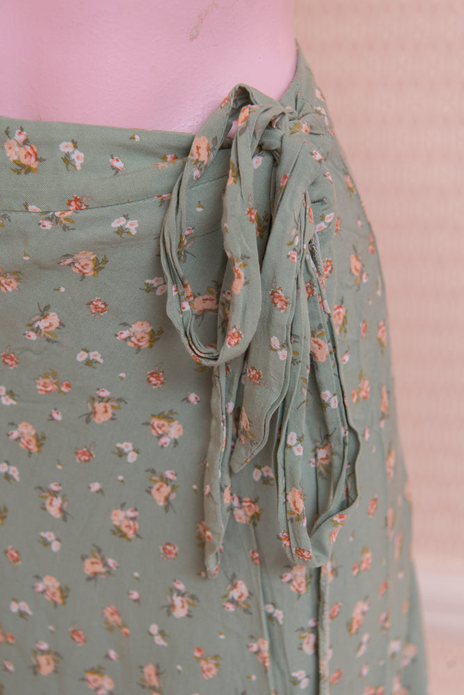 Vintage wrap floral green midi skirt